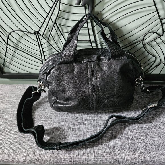 Núnoo | Washed Black Leather Crossbody Bag - Picture 3 of 13